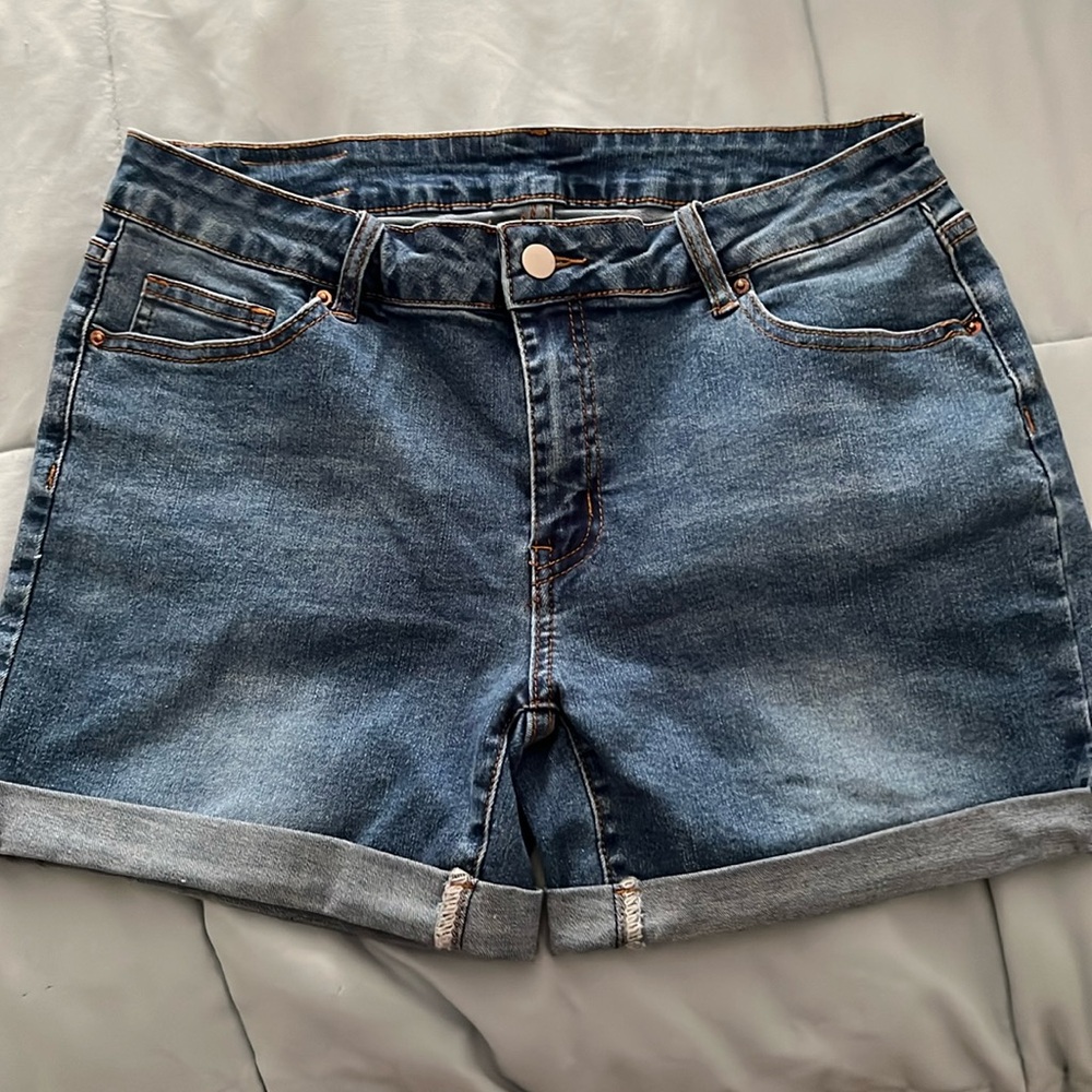 Shein Jean shorts sz 32 waist (12) 4.5 inch inseam EUC